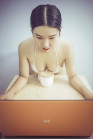 免费av在_超清完整在线观看